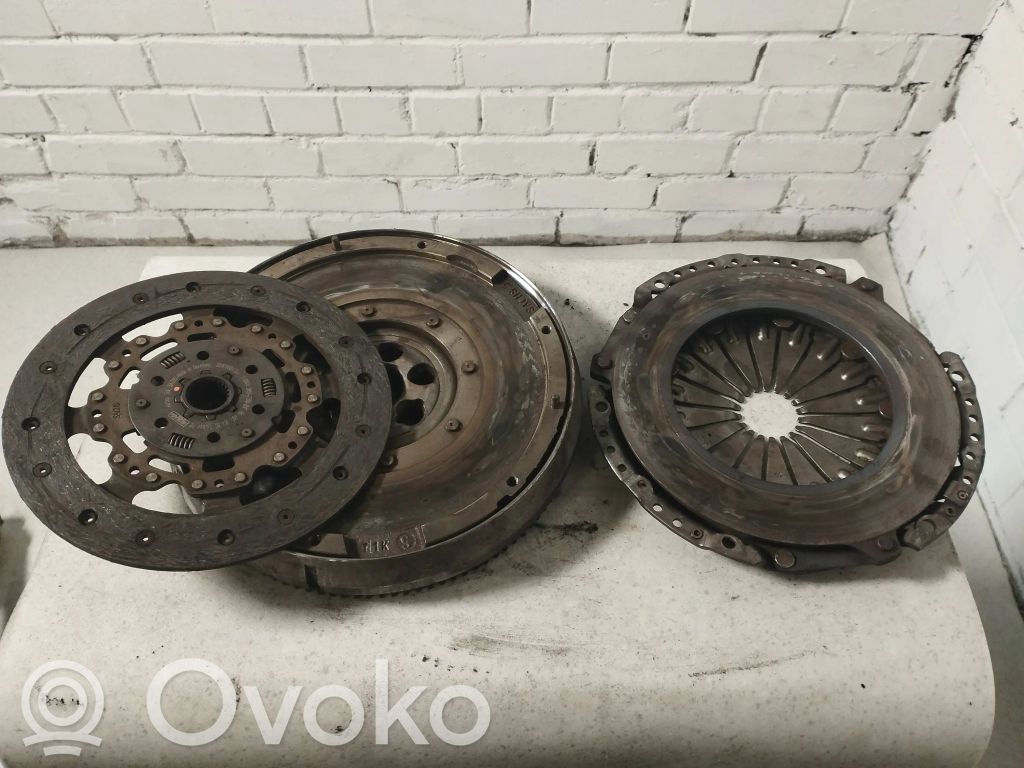 Ford Focus Plaukiojantis dviejų masių smagratis 
