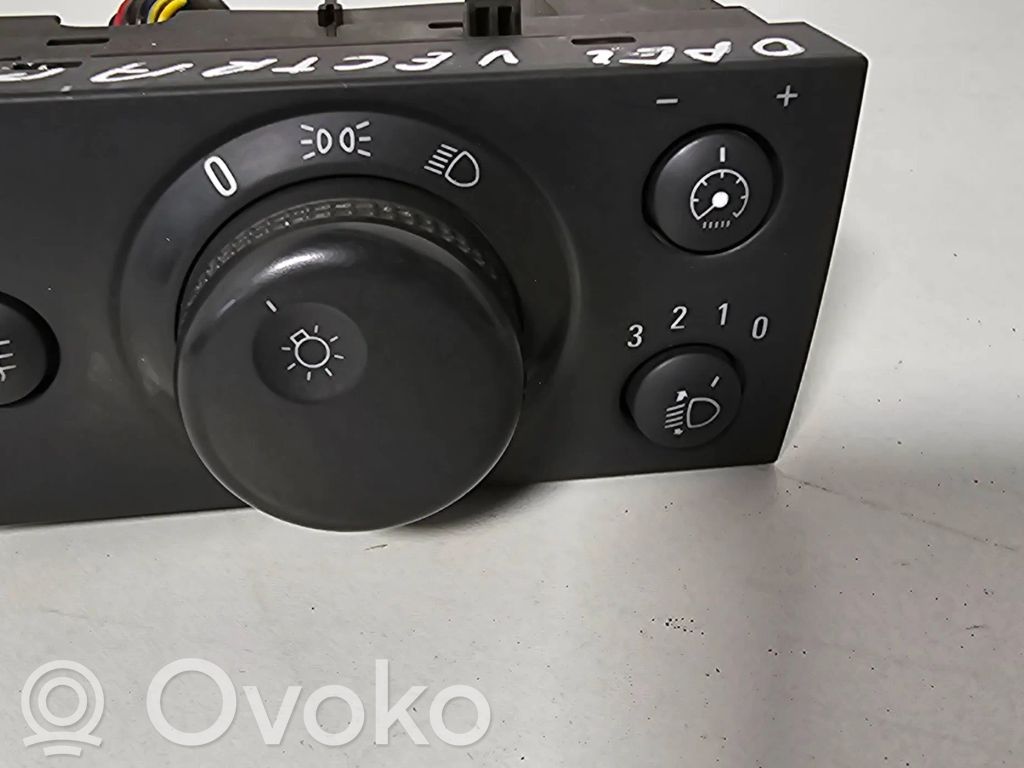 Light switch   9185884,060010