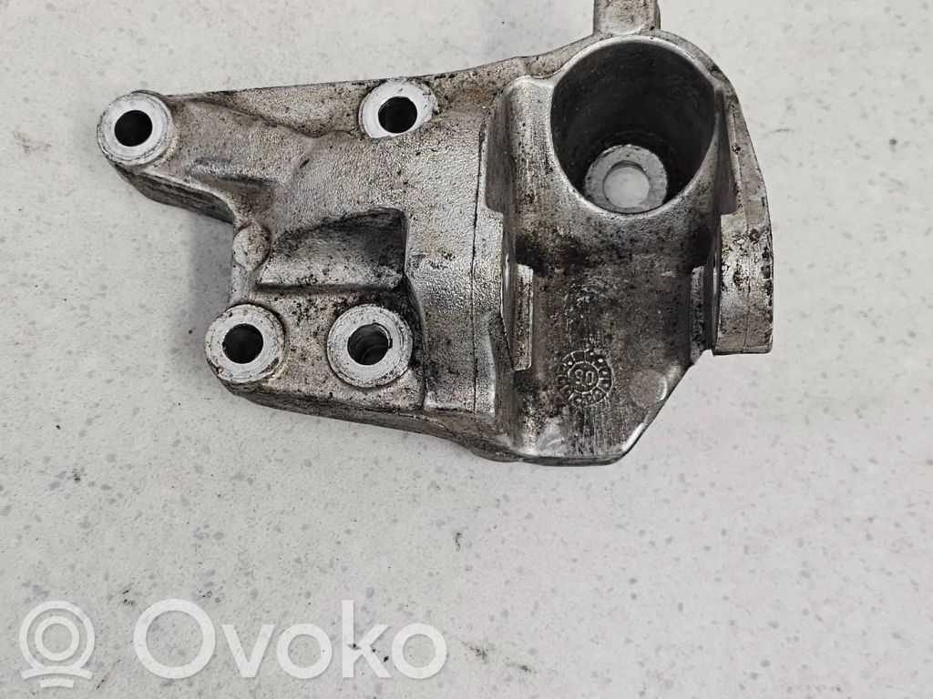 Citroen C5 Engine mounting bracket 