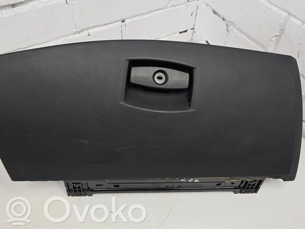 BMW 5 E60 E61 Daiktadėžės (bordačioko) komplektas 