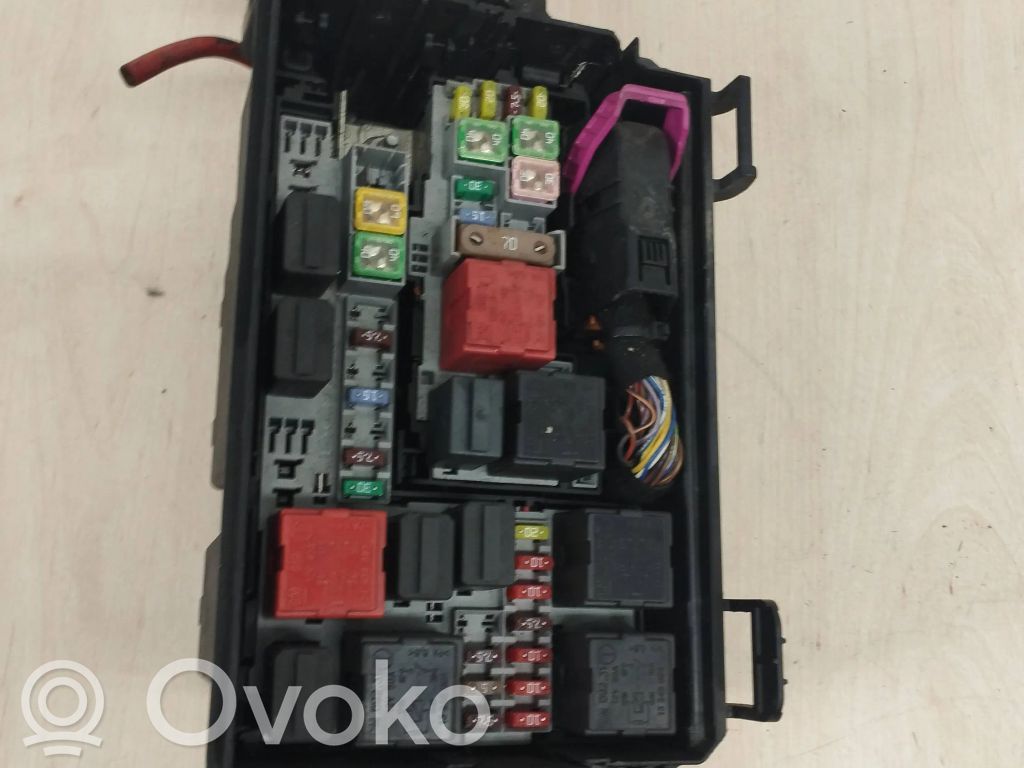 Opel Corsa D Skrzynka bezpieczników / Komplet 