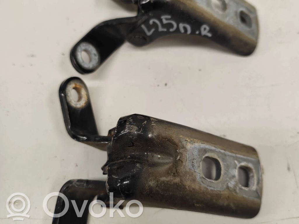 Front door upper hinge   7502