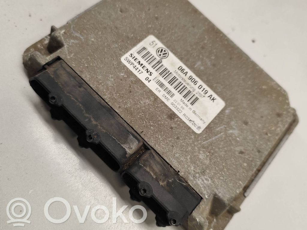 Volkswagen Golf IV Engine control unit/module 