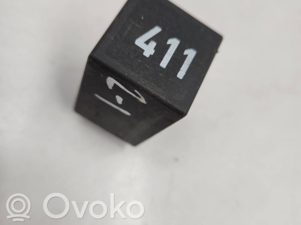 Audi A4 S4 B6 8E 8H Otros relés 