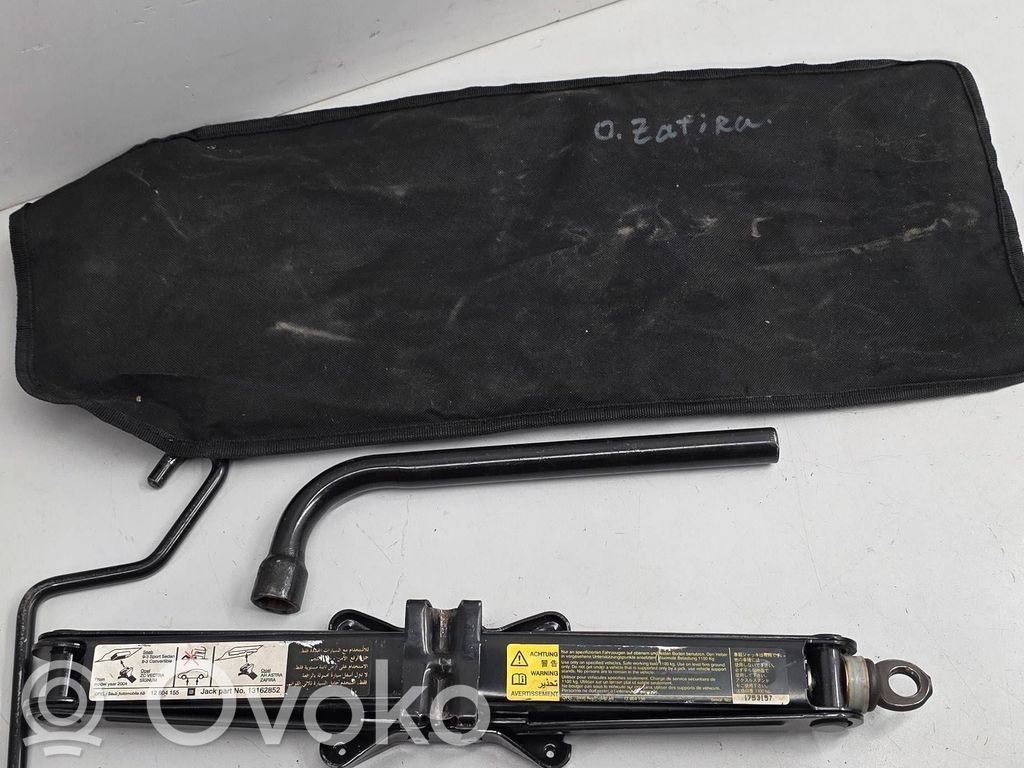 Opel Zafira B Bridă fixare roată de rezervă 