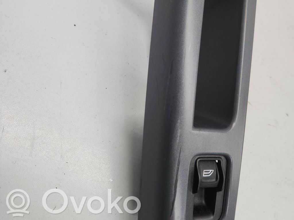 Electric window control switch   8679477,5865