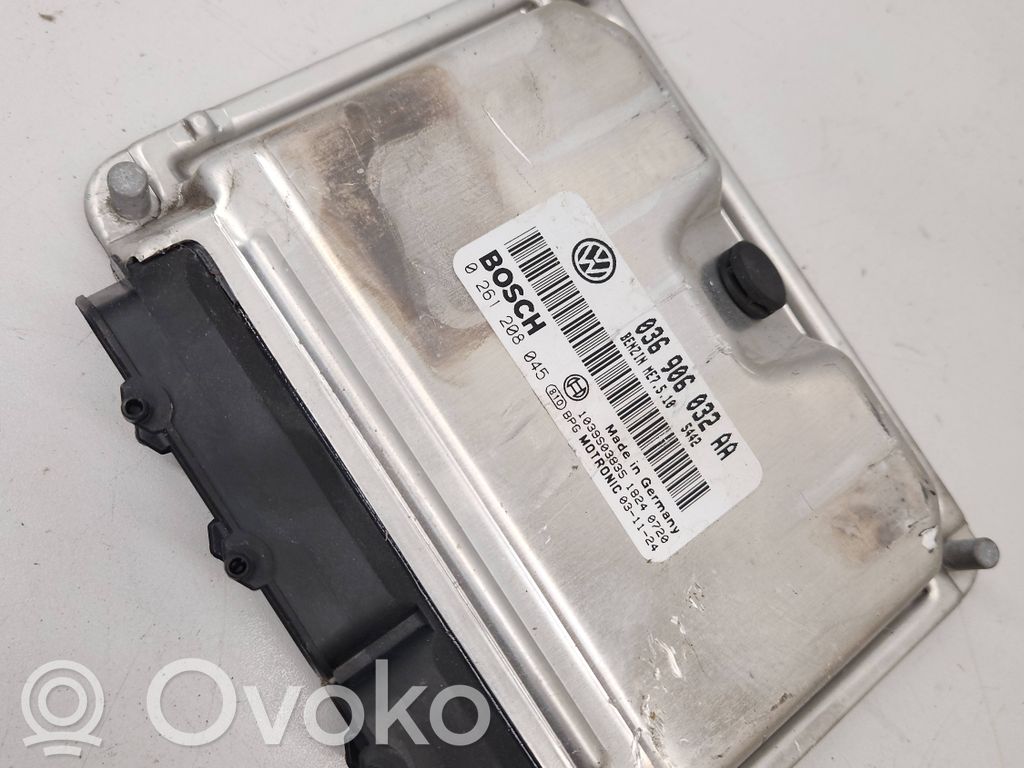 Volkswagen Golf V Engine control unit/module 