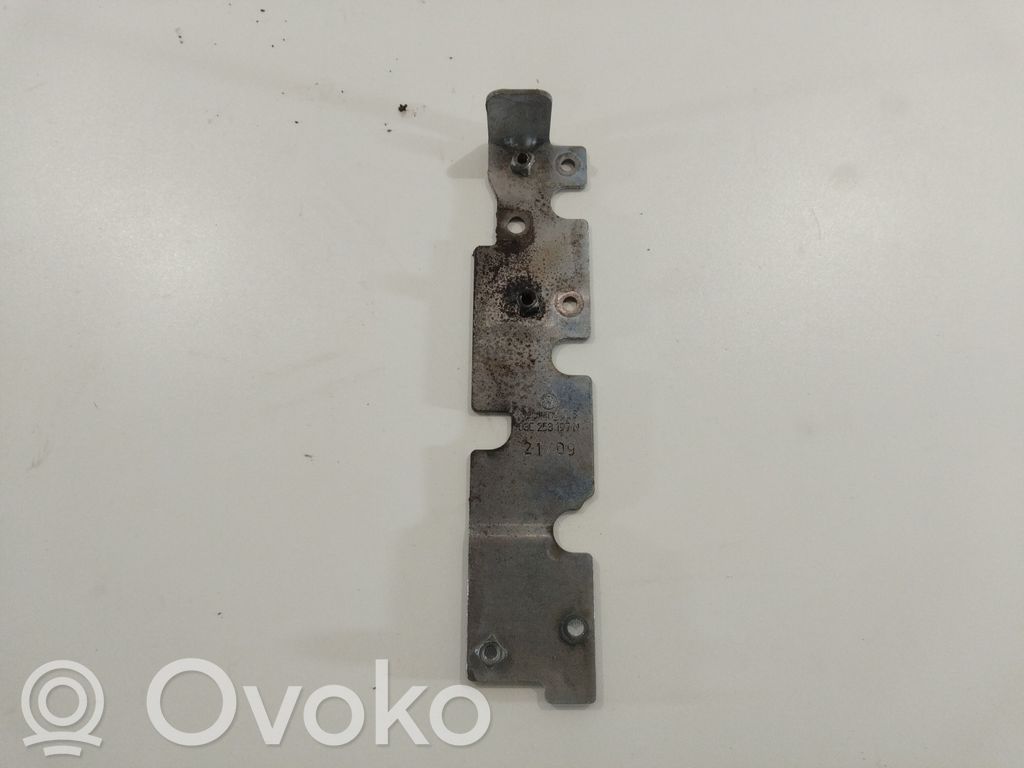 Volkswagen Golf VI Other engine bay part 