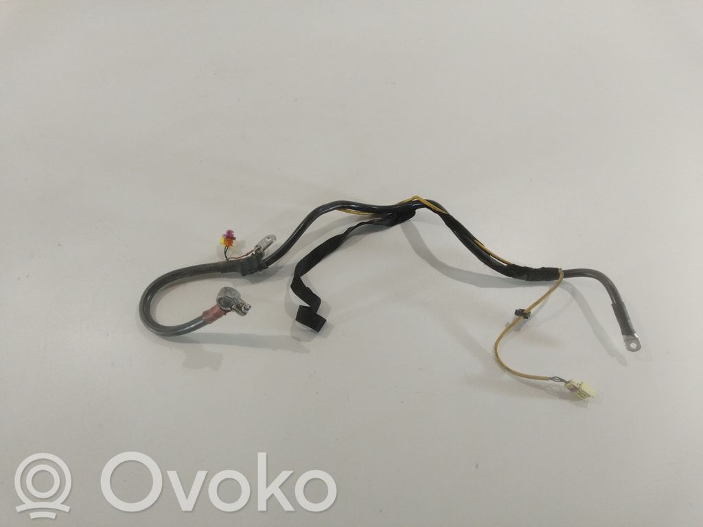 Audi A6 S6 C6 4F Pluskaapeli (akku) 