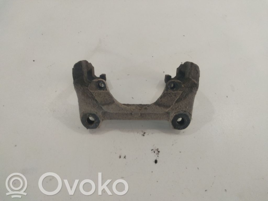 Audi A6 S6 C6 4F Mocowanie przedniego zacisku hamulca 