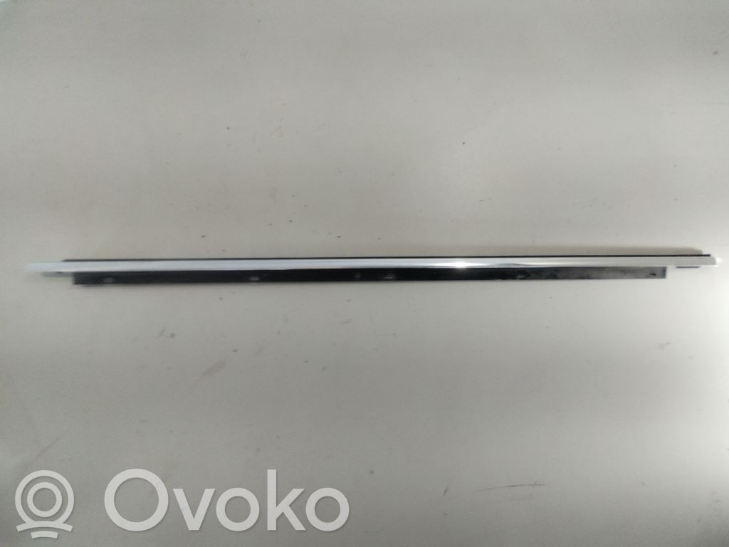 Audi A6 S6 C6 4F Listón embellecedor de la ventana de la puerta delantera 