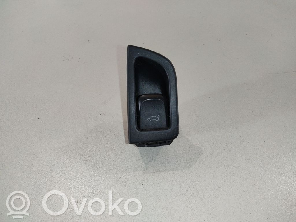 Tailgate opening switch   8T2959830