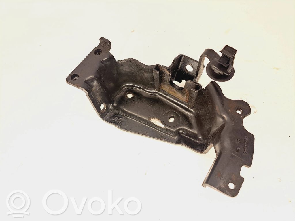 Volvo V50 Engine mounting bracket 