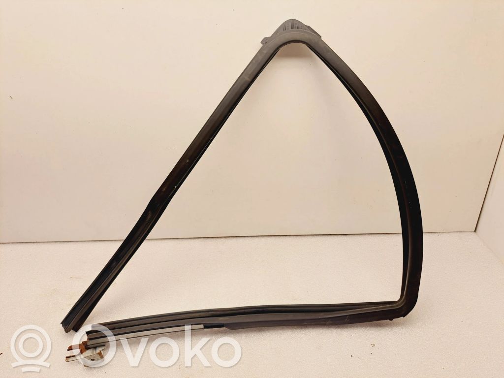 Nissan Qashqai Galinė sandarinimo guma (prie stiklo) 