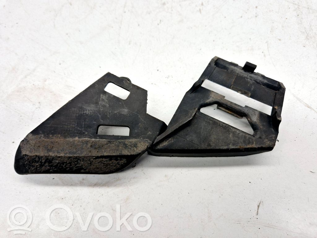 Headlight/headlamp mounting bracket   30678261
