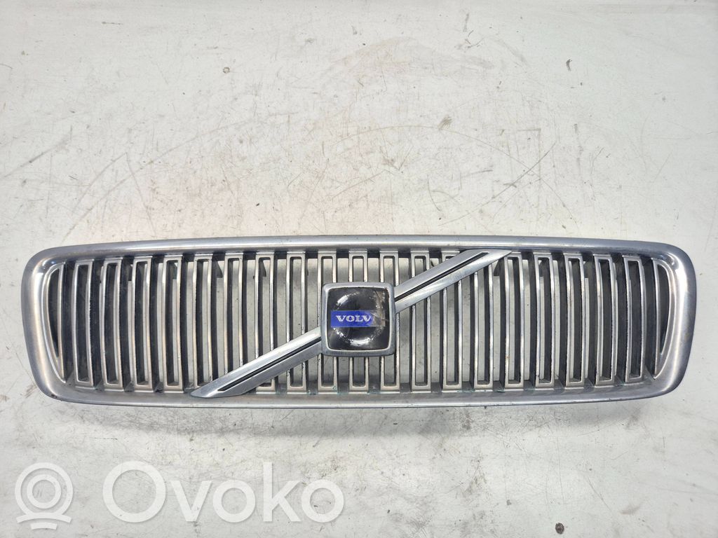Volvo V70 Front bumper upper radiator grill 
