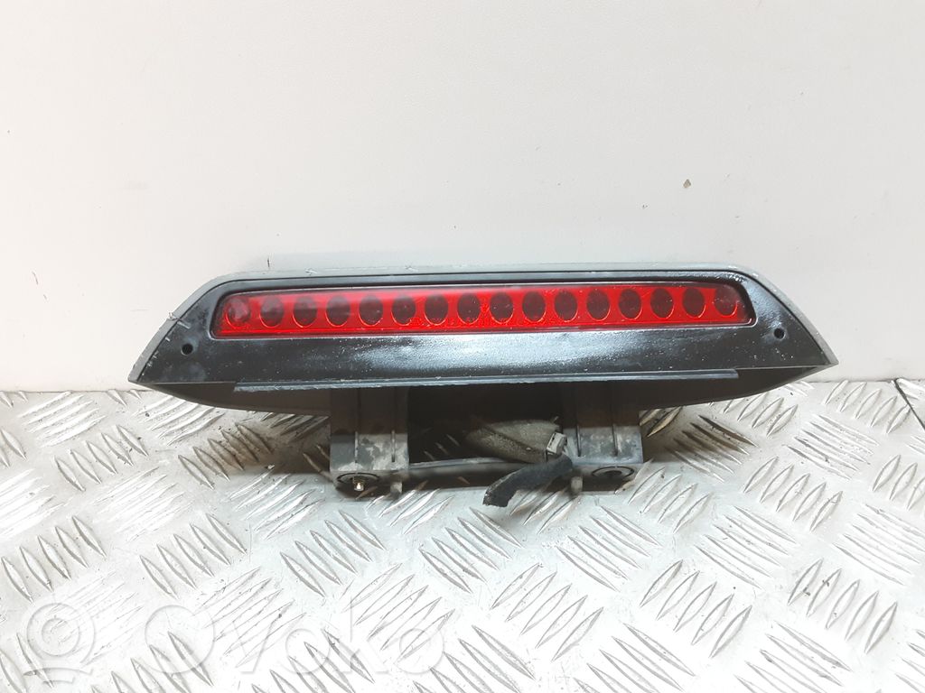 KIA Carens I Third/center stoplight 