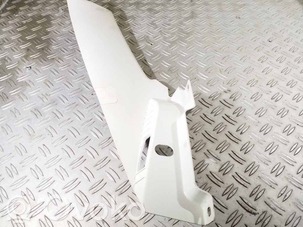 Ford Focus (C) pillar trim 