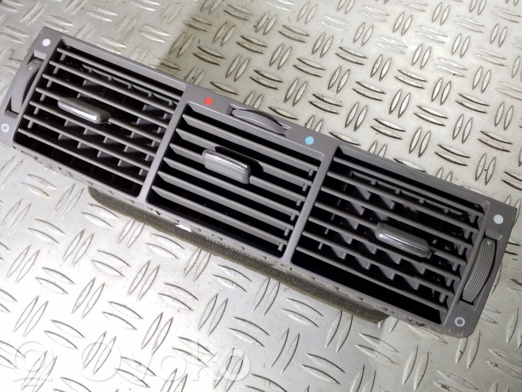 Audi A8 S8 D2 4D Rejilla de ventilación central del panel 
