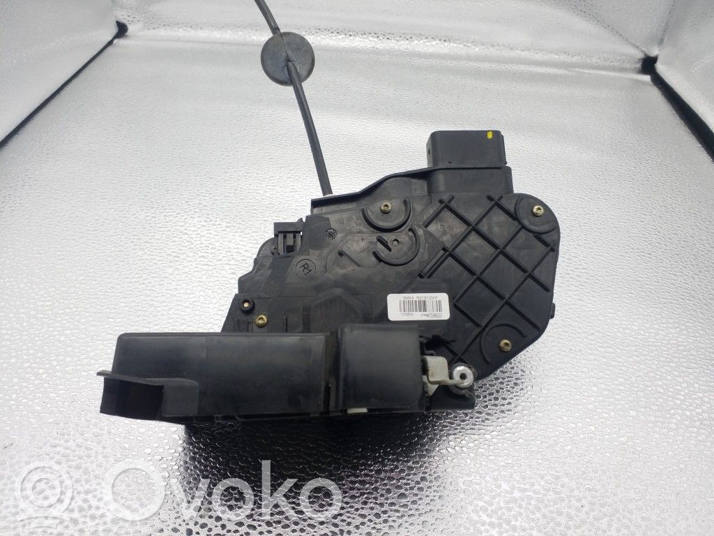 Ford Focus Priekšpusē slēdzene 