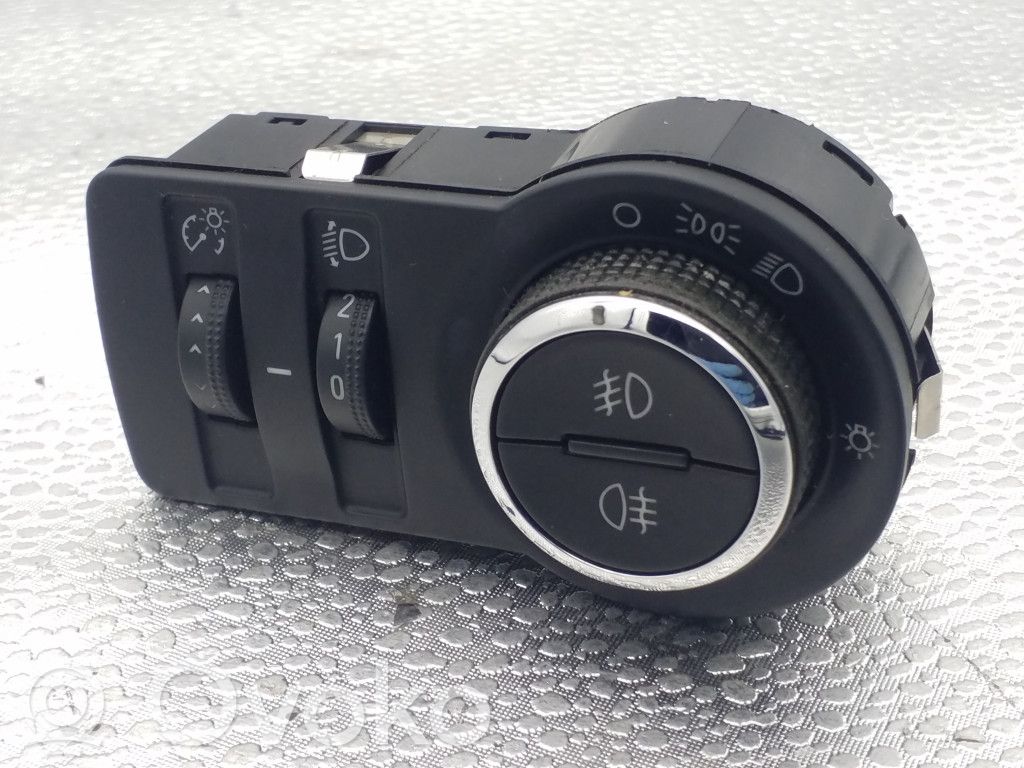 Light switch   13268695,251544
