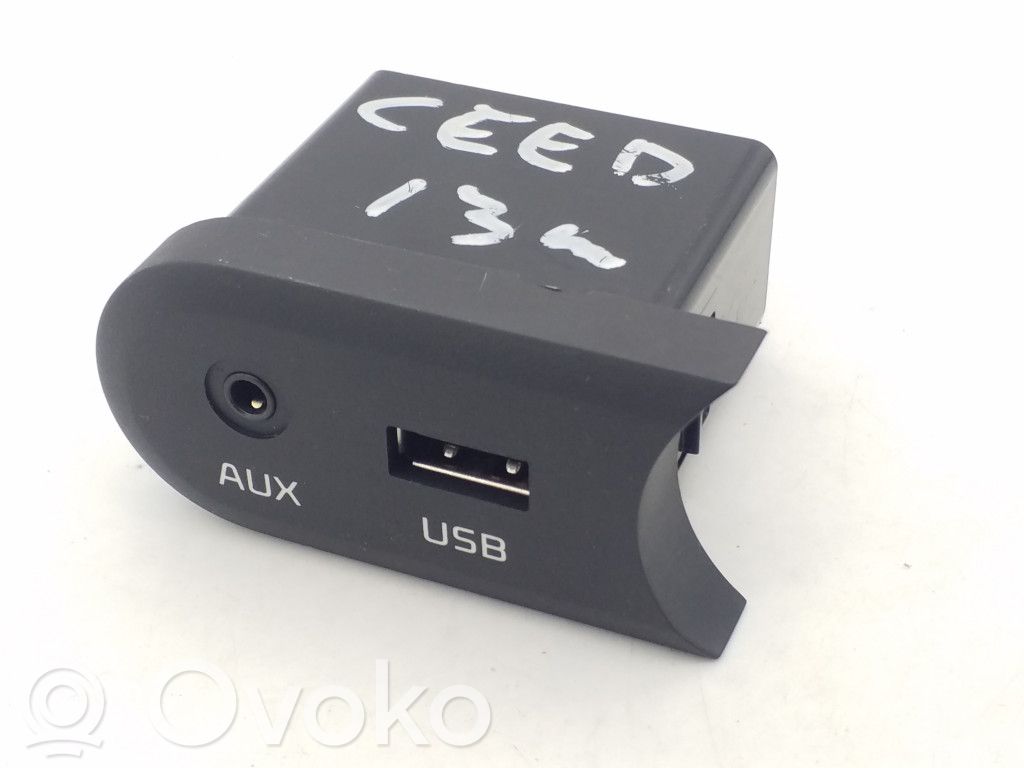 KIA Ceed USB socket connector 