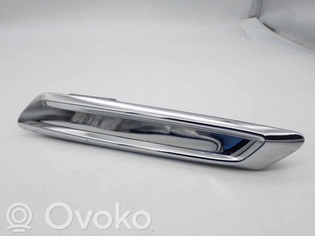BMW 5 F10 F11 Grill / Wlot powietrza błotnika przedniego 