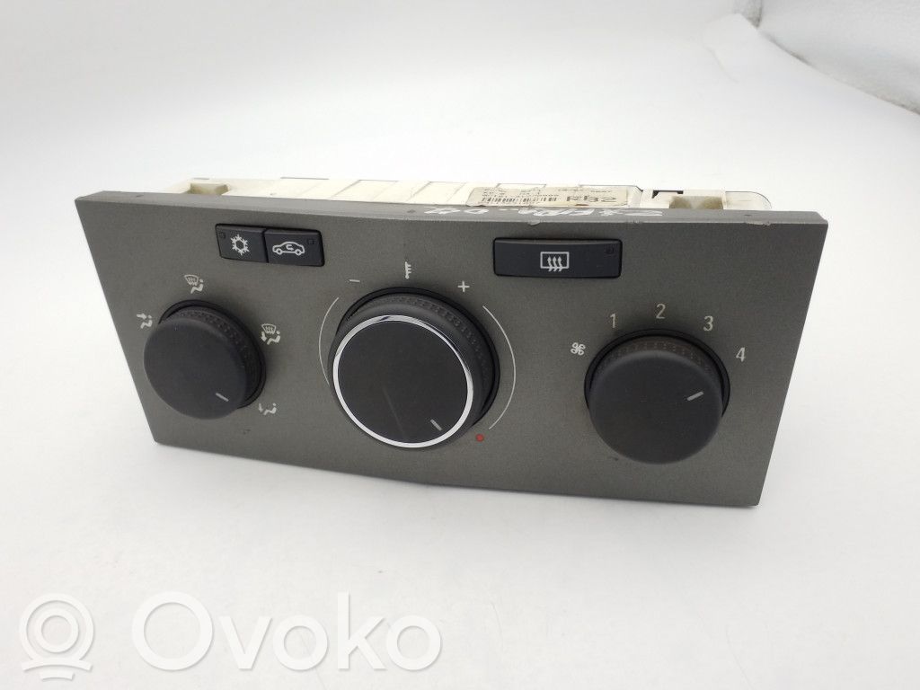 Opel Zafira B Climate control unit 