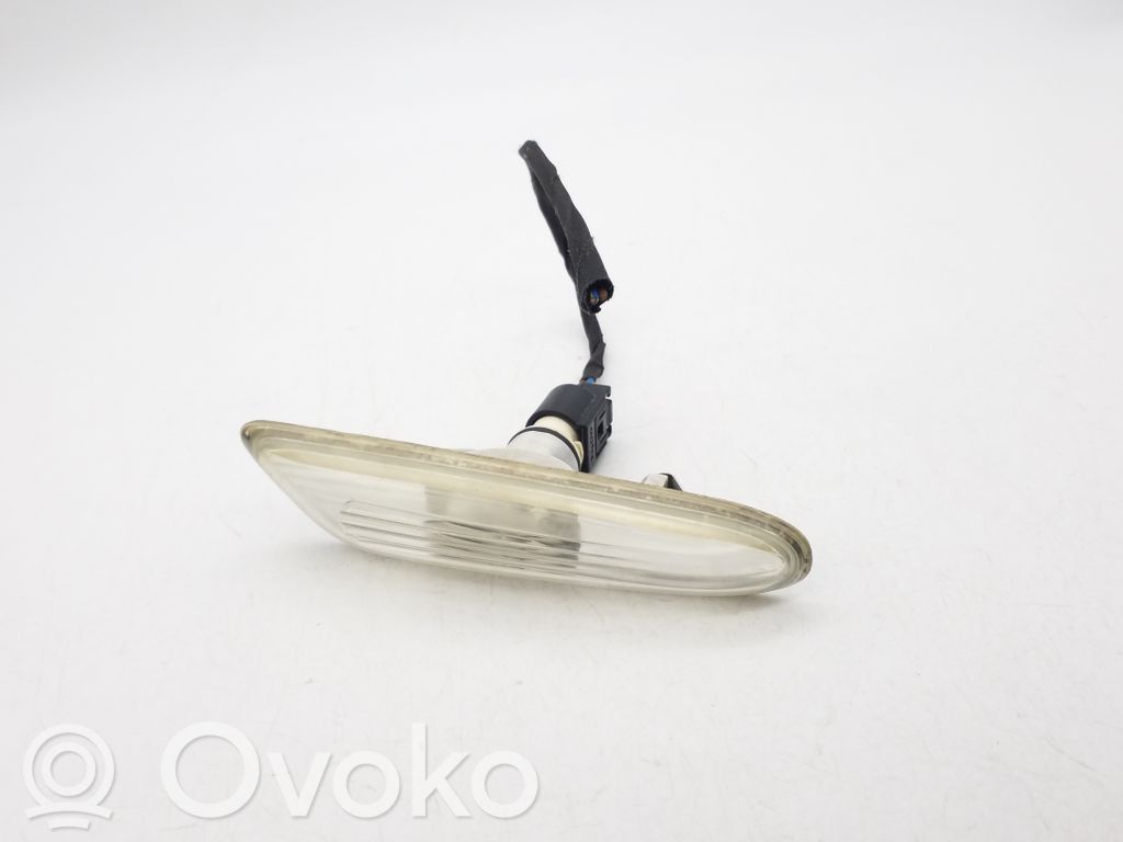 BMW 5 E60 E61 Etupuskurin suuntavilkku 