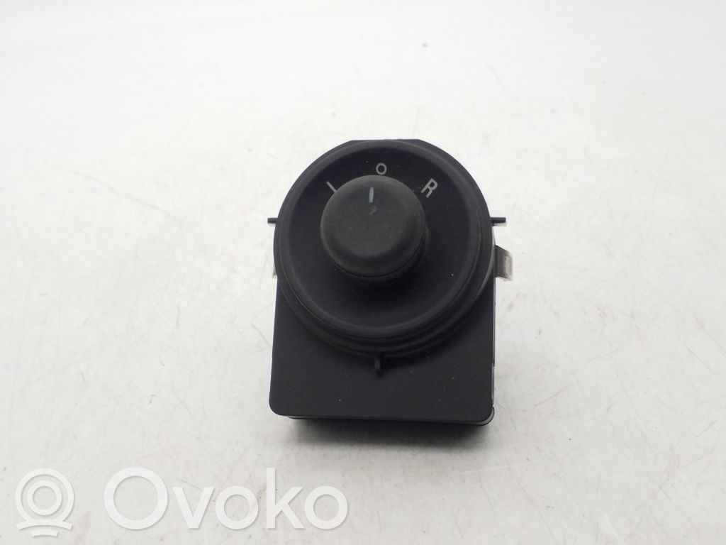 Buick Encore I Wing mirror switch 