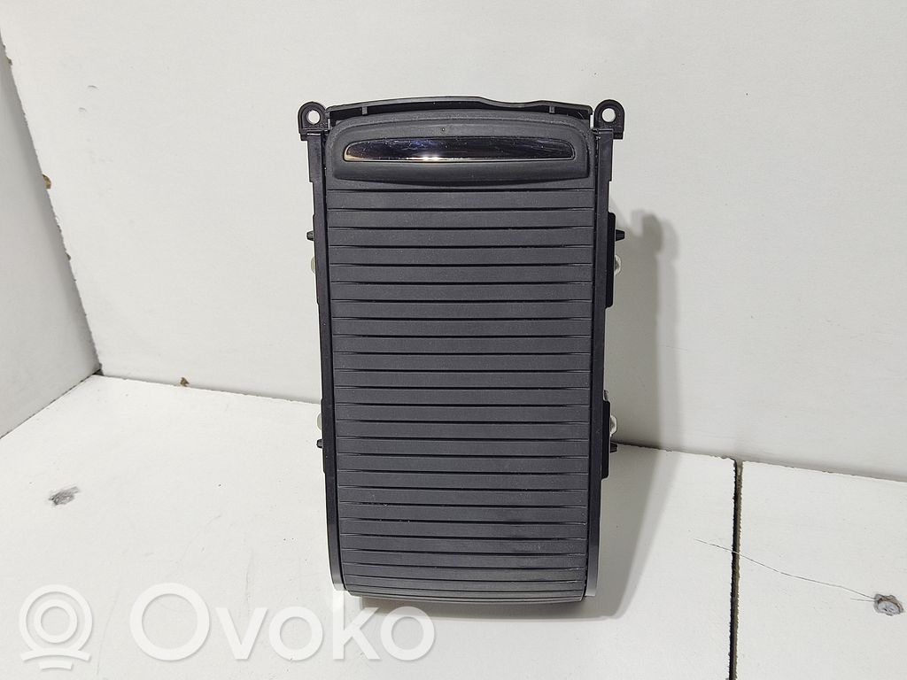 Glove box central console   AVF44757