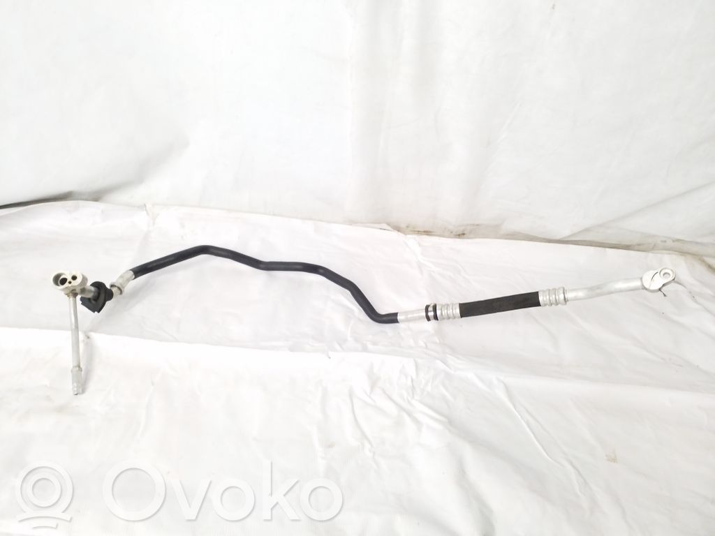 Ilmastointilaitteen putki (A/C)   7L6820743E