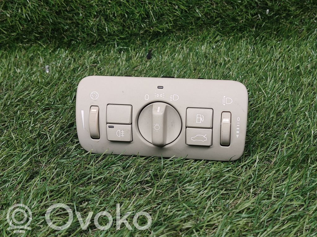 Light switch   30739421,04067313