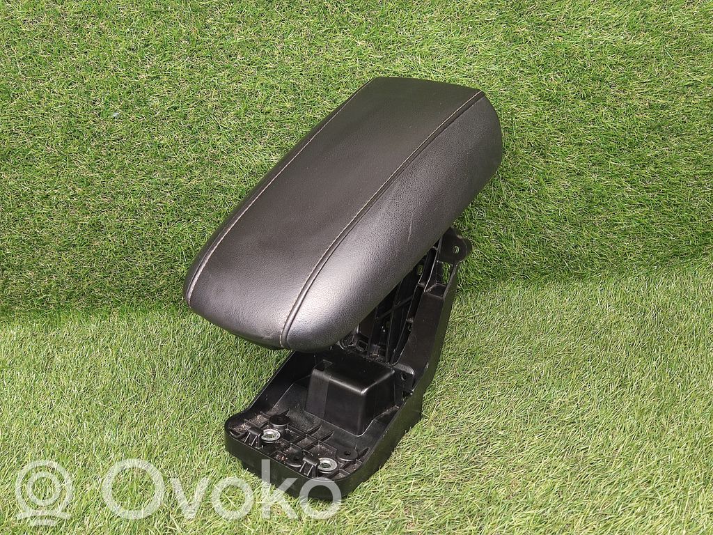 Volvo V40 Подлокотник 
