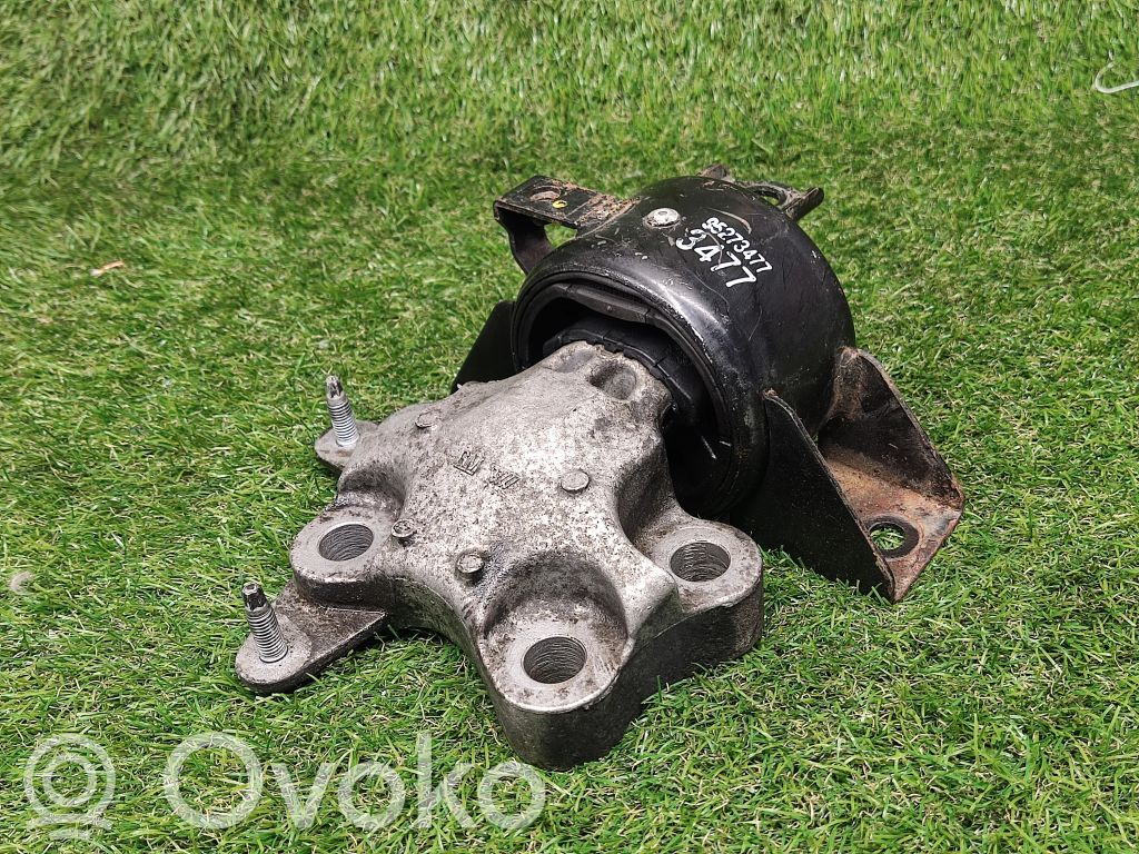 Buick Encore I Engine mount bracket 