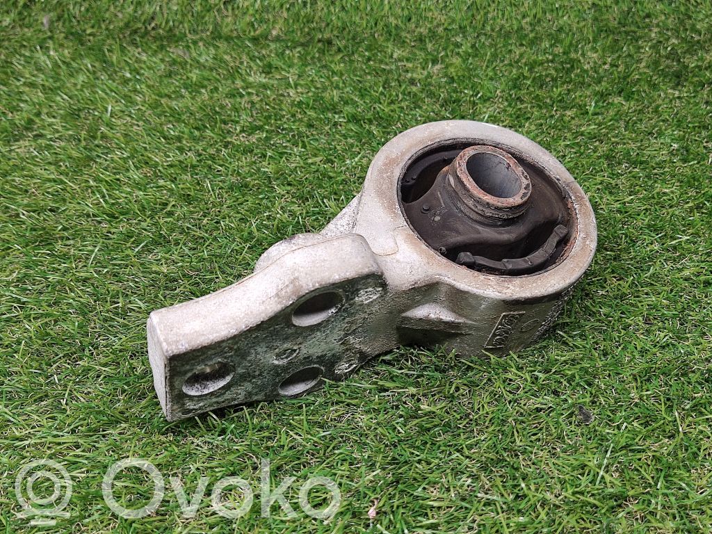 Ford Escape Engine mount bracket 