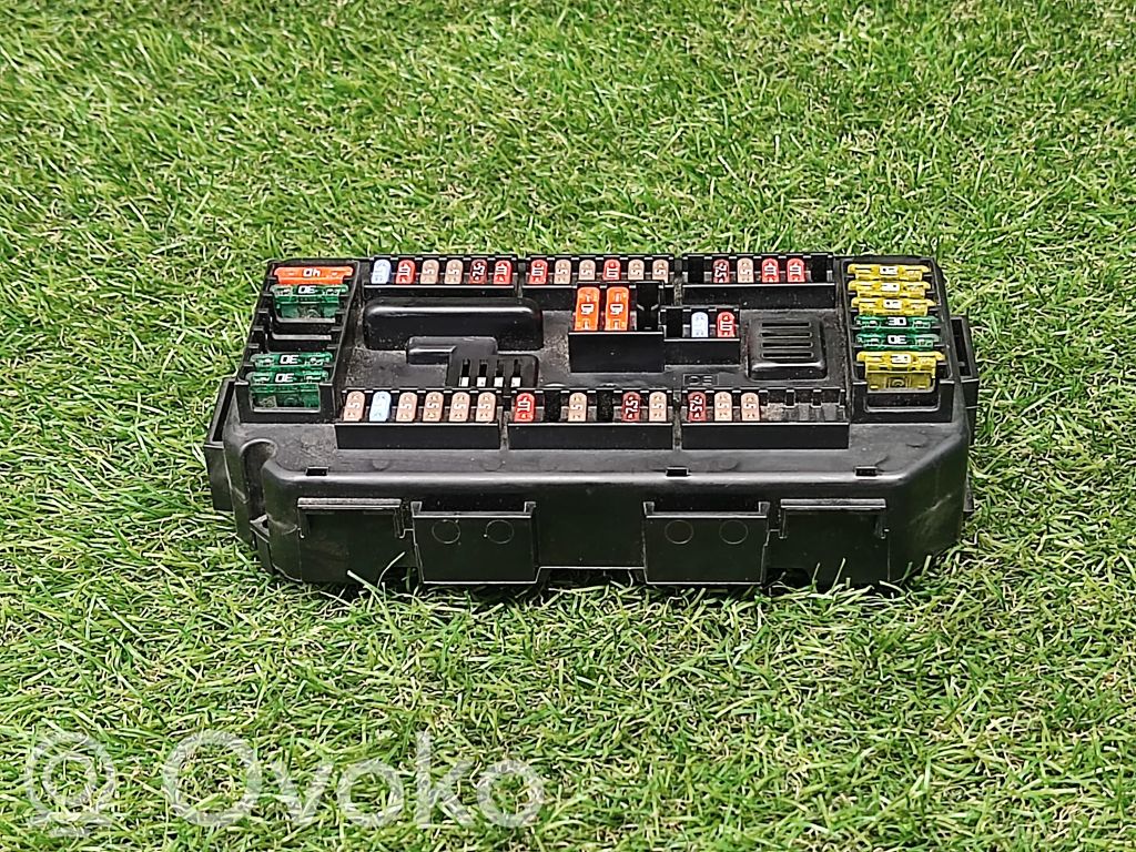 BMW 3 F30 F35 F31 Ramka / Moduł bezpieczników 