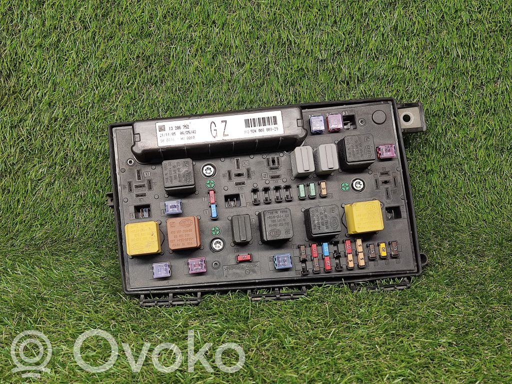 Opel Astra H Power management control unit 