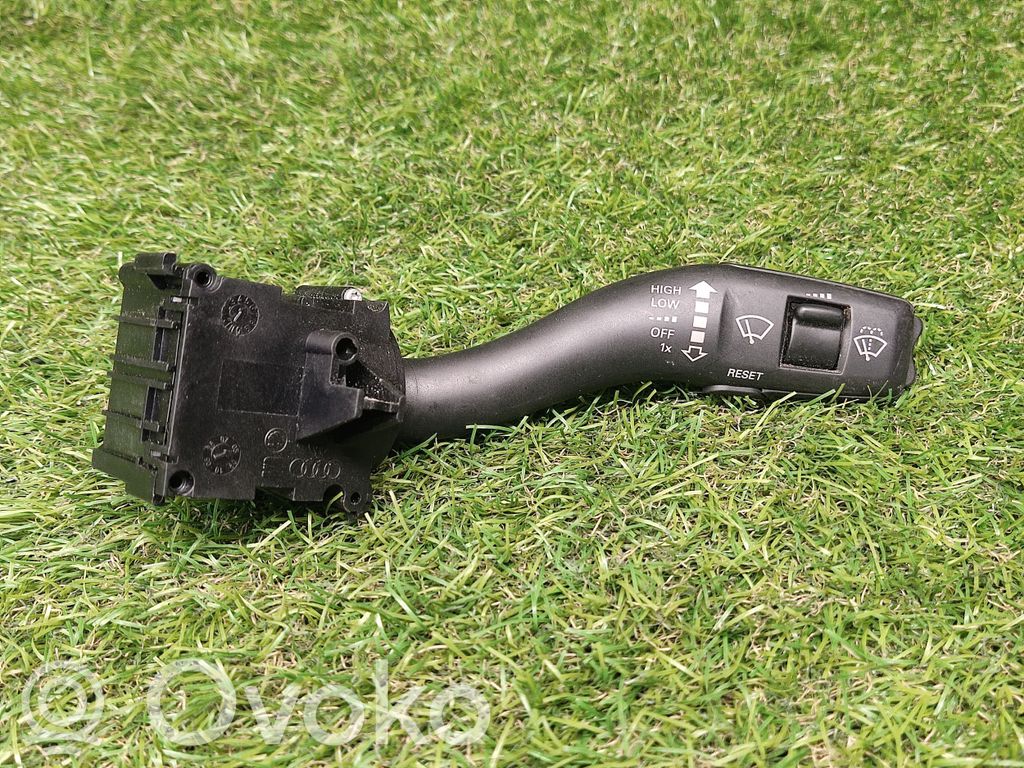 Volkswagen Jetta VI Wiper control stalk 