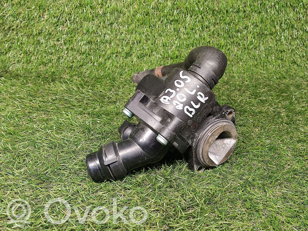 Audi A3 S3 8P Termostat / Obudowa termostatu 
