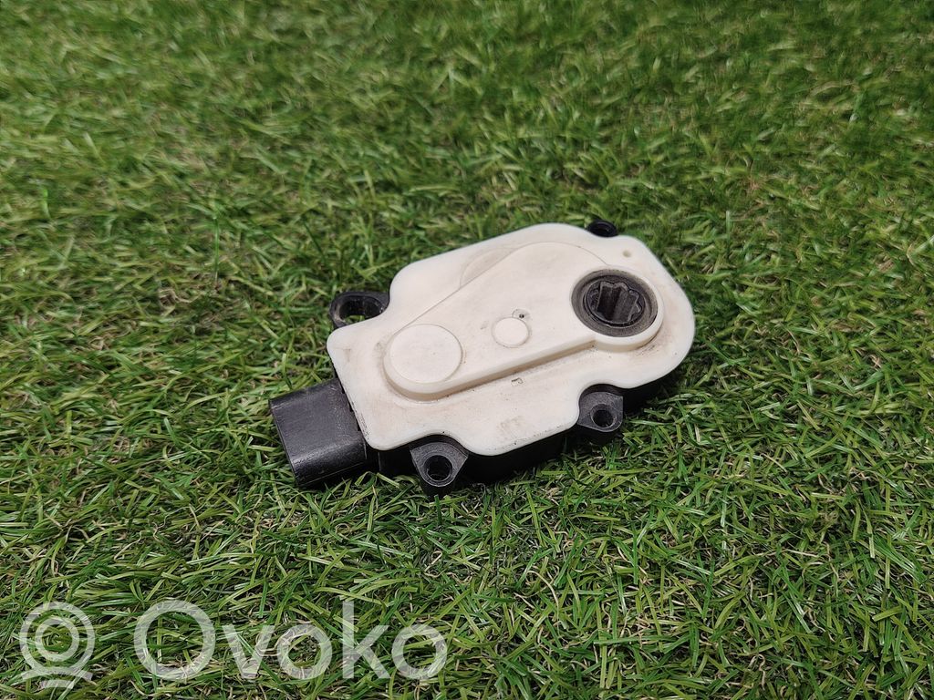 Ford Focus Kühler-Luftabweisermotor 