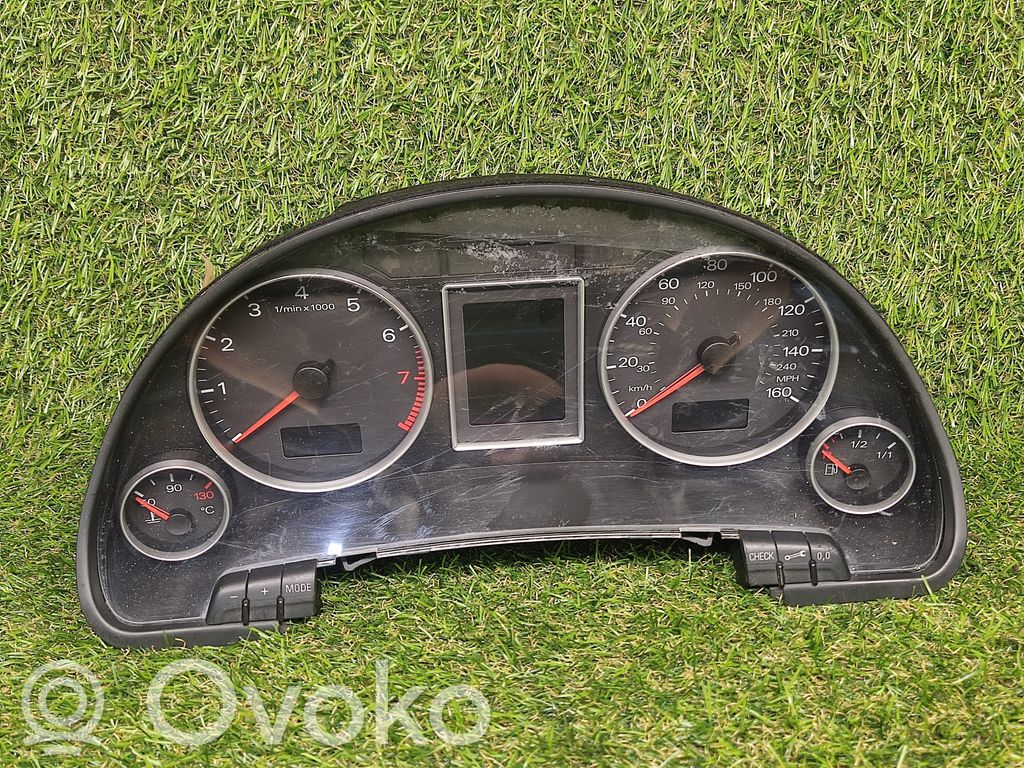 Audi A4 S4 B7 8E 8H Licznik / Prędkościomierz 
