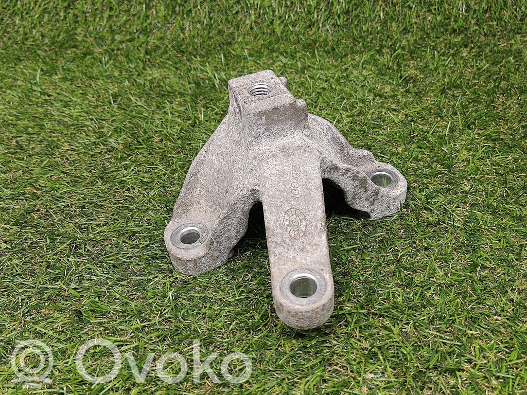 Ford Focus Gearbox mounting bracket 