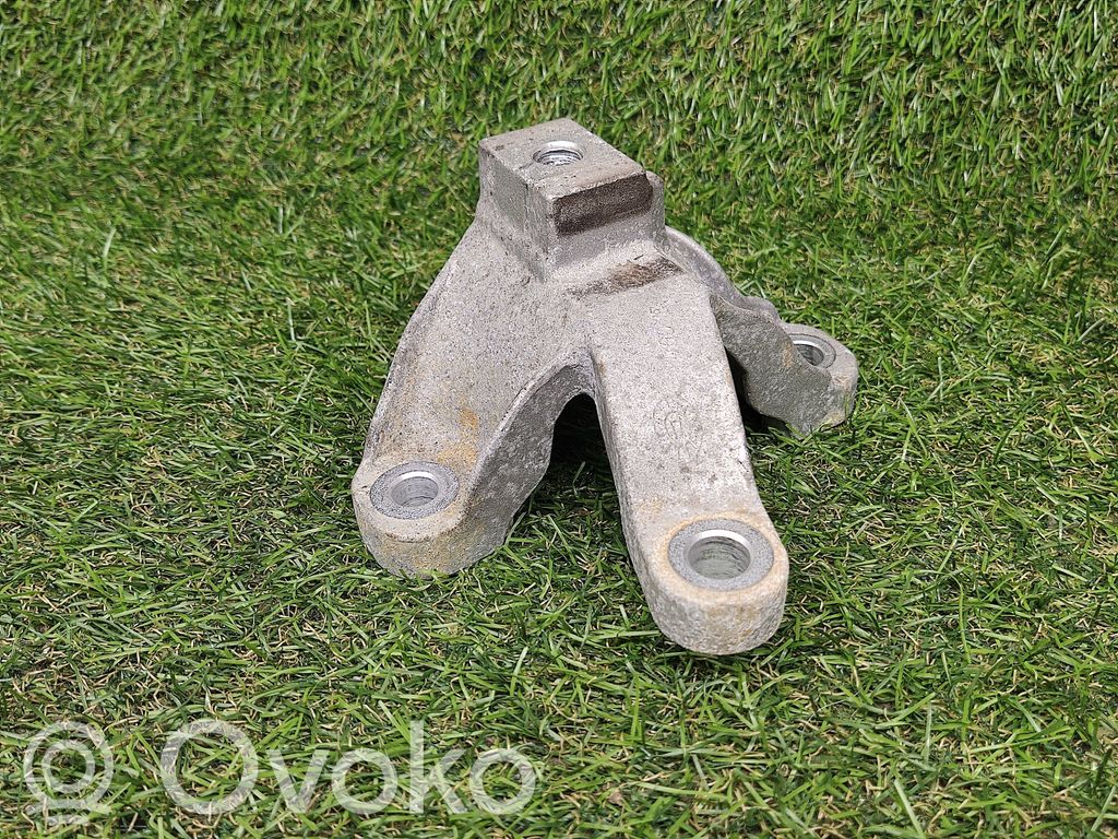 Ford Focus Gearbox mounting bracket 