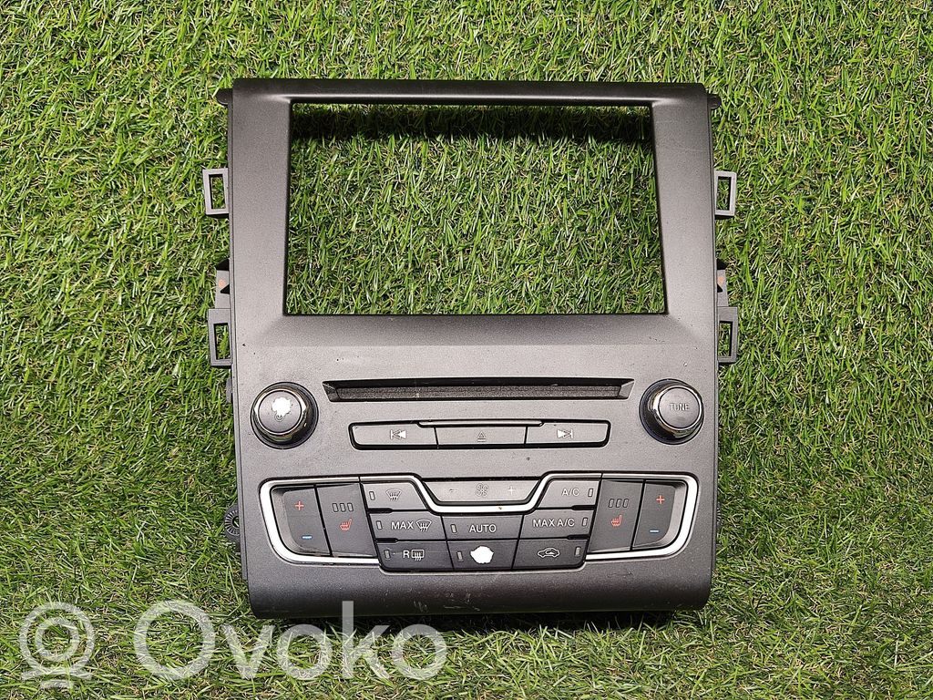 Ford Fusion II Panel radia 