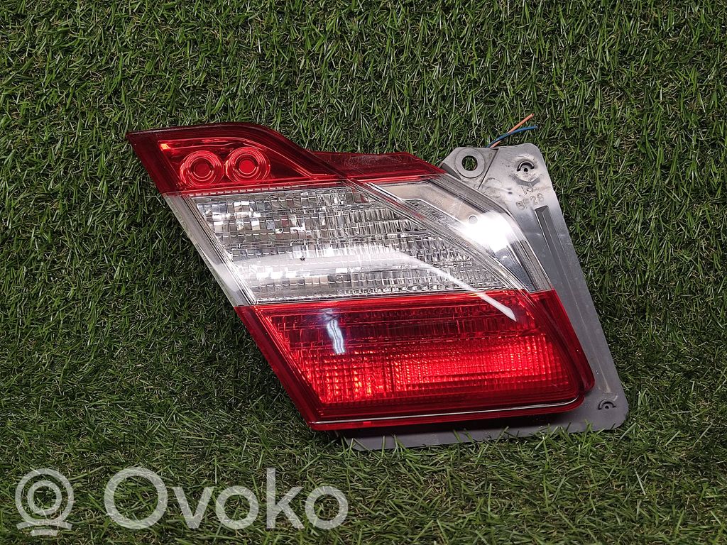 Infiniti M Tailgate rear/tail lights 