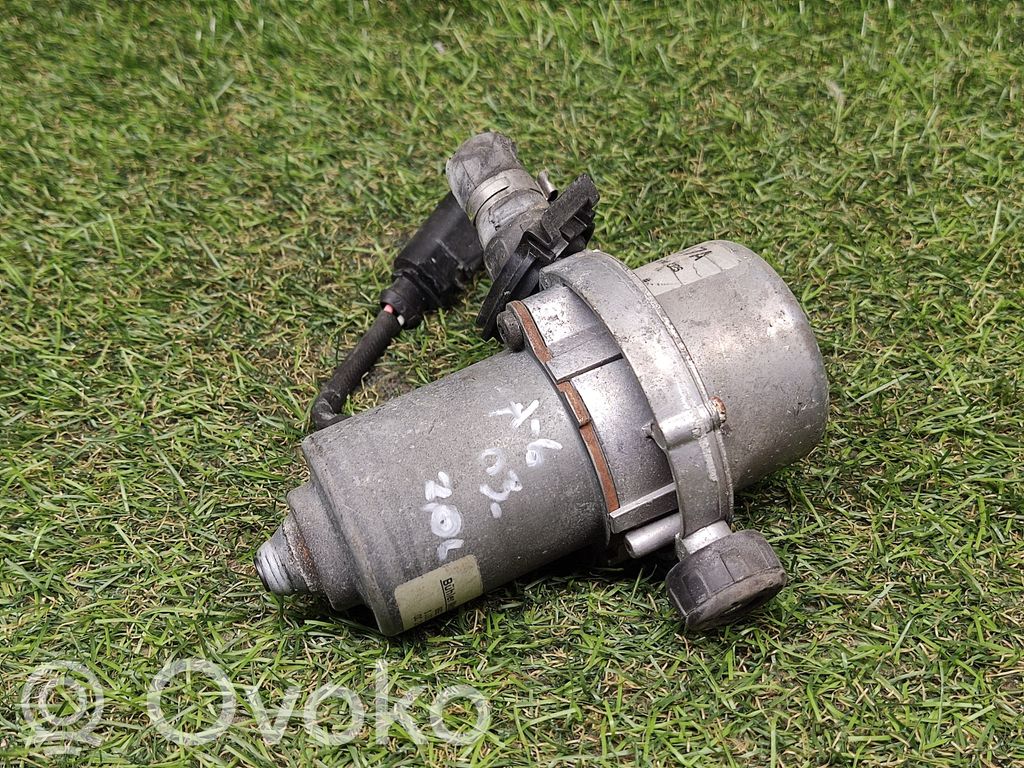 Audi A6 S6 C5 4B Vacuum pump 