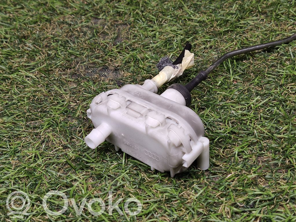 Audi A8 S8 D2 4D Central locking vacuum pump 