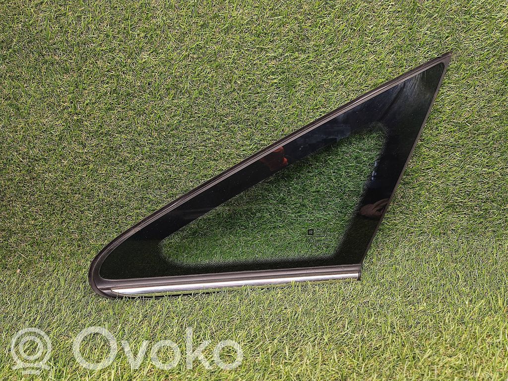 Opel Zafira B Finestrino/vetro triangolo anteriore 