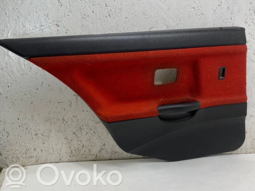 Moldura del tarjetero de la puerta trasera
